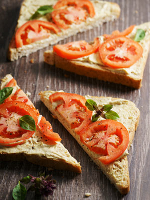 Tomato Sandwiches with Dilled Mayonnaise Thumbnail