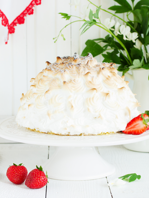 Baked Alaska With Strawberry Ice Cream Thumbnail