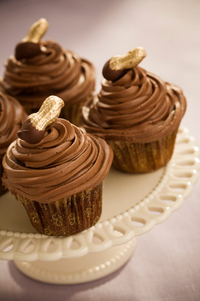 Cupcakes with Peanut Butter Icing Thumbnail