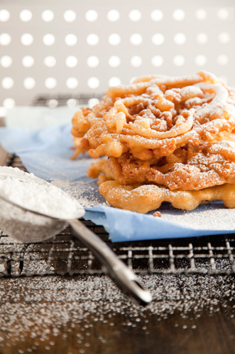 REVIEW: Hungry Bear Restaurant Honey-To-Love Funnel Cake - Valentine's  Month at Disneyland Park - Disneyland News Today