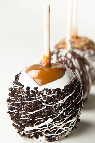 Black and White Caramel Apples Thumbnail