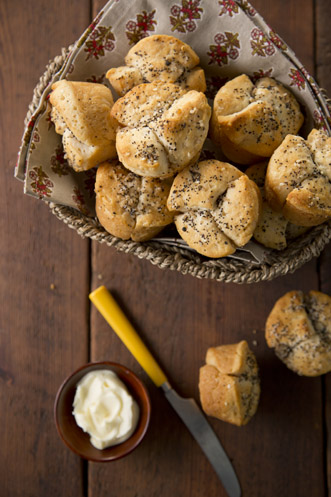 Old Fashioned Quick Cloverleaf Dinner Rolls Recipe Paula Deen