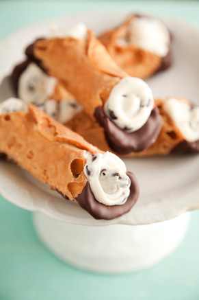 Chocolate Dipped Cannoli Thumbnail