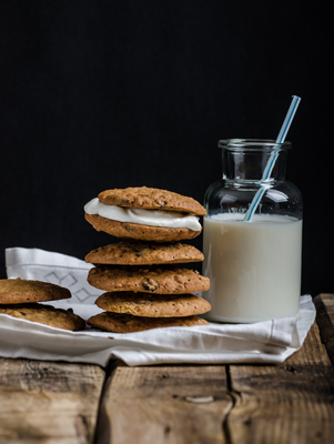 Fluffy Oatmeal Raisin Sandwich Cookies Thumbnail