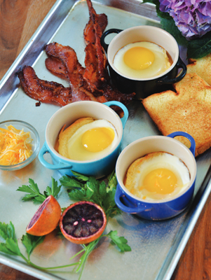 Air Fryer Avocado with Eggs and Bacon Thumbnail