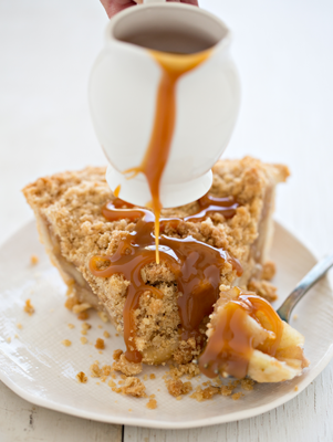 Caramel Apple-Nut Crumb Pie