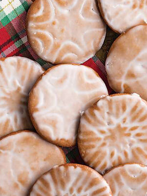 Iced Gingerbread Cookies Thumbnail