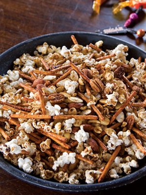 Sweet and Spicy Popcorn Mix Thumbnail
